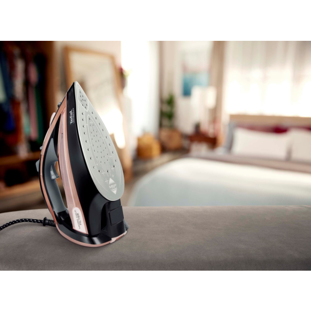 Tefal FV9845G0 Steam iron - Black & Rose Gold